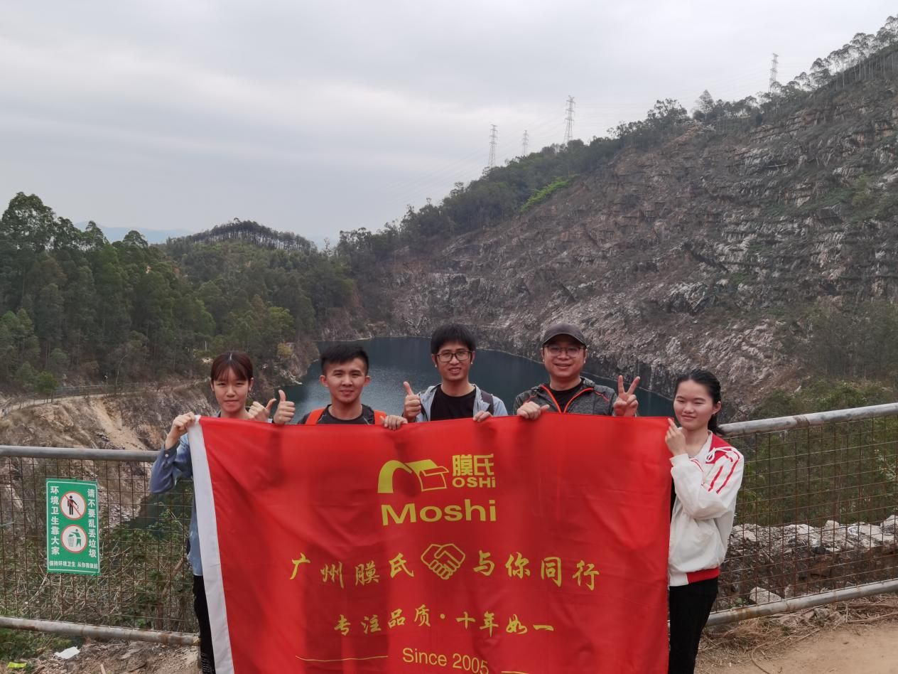 Early this morning, we took the subway to set out, came to liupian